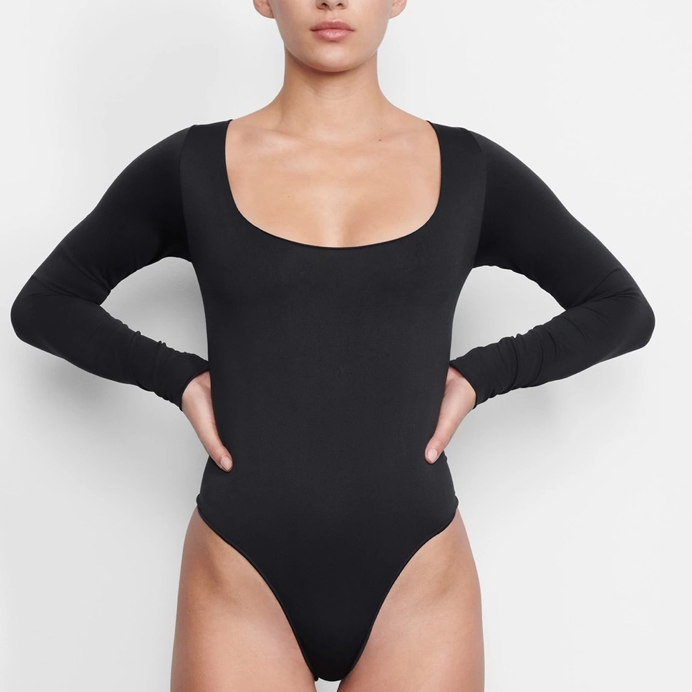 Skims Long Sleeve Scoop Neck Bodysuit
